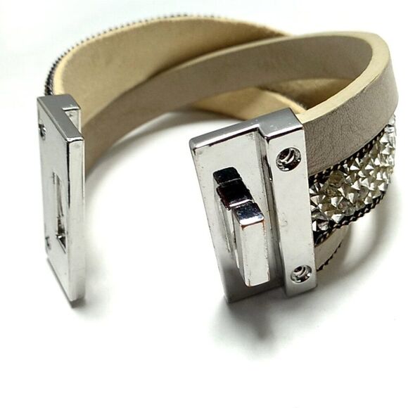Triple-Wrap Bracelet Cream-Colored Leather with Sparkly Embellishments - Picture 3 of 9